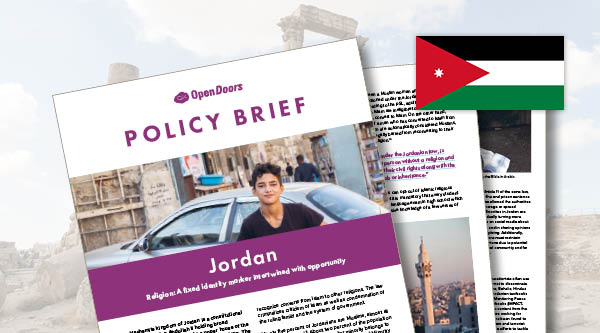 Drei Dokumente aus dem Policy Brief von Jordanien mit der Flagge darauf