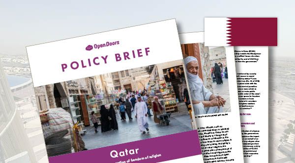 Drei Dokumente aus dem Policy Brief von Katar mit der Flagge darauf