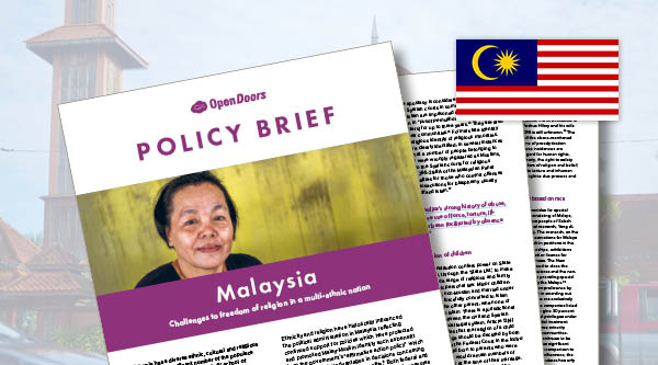 Drei Dokumente aus dem Policy Brief von Malaysia mit der Flagge darauf