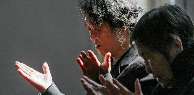 Frauen im Gebet bei einem Gottesdienst im Nordosten Chinas