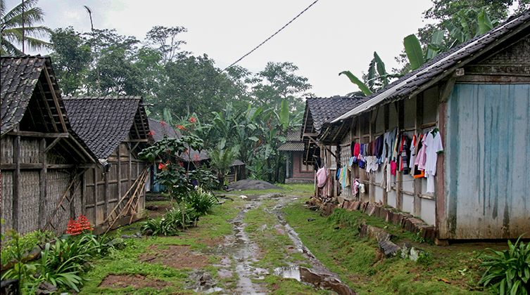 Dorfstraße auf Java Indonesien