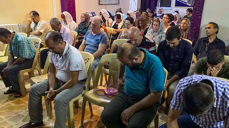 Aktuelle Momentaufnahme aus Kamischli: Christen treffen sich zum Gebet