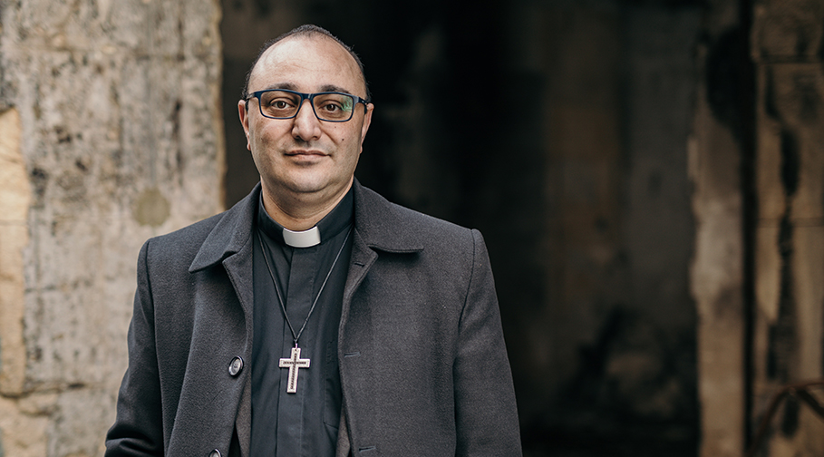 Der syrische Pastor Abdallah aus der Alliance Church in Aleppo schaut freundlich in die Kamera