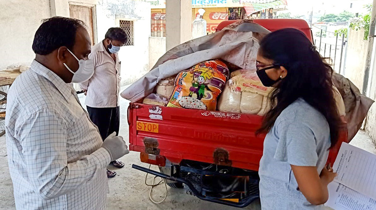 „Wir müssen ihnen einfach helfen auch wenn es riskant ist!“ (ein Open Doors-Partner Indien)