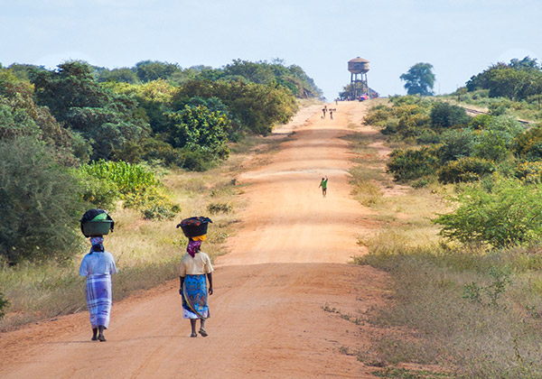 Symbolbild: Landstraße in Mosambik