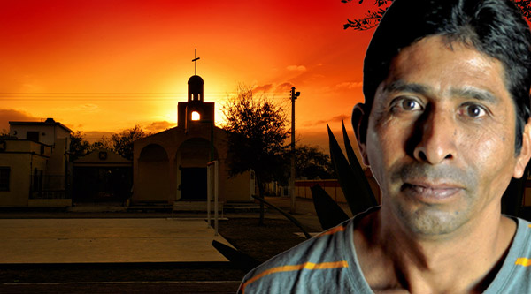Pastor Alonso vor Kirche im Sonnenuntergang