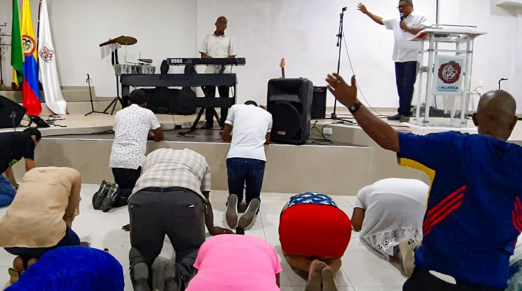 Die Gemeinden in Buenaventura beten intensiv um Gottes Eingreifen – beten Sie mit!