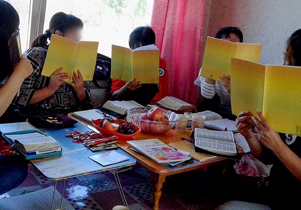 Nordkoreanische Christinnen bei einem heimlichen  (Herunterladen: Foto in höherer Auflösung)
