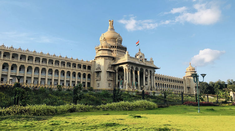 Symbolbild: Parlamentsgebäude in Bangalore