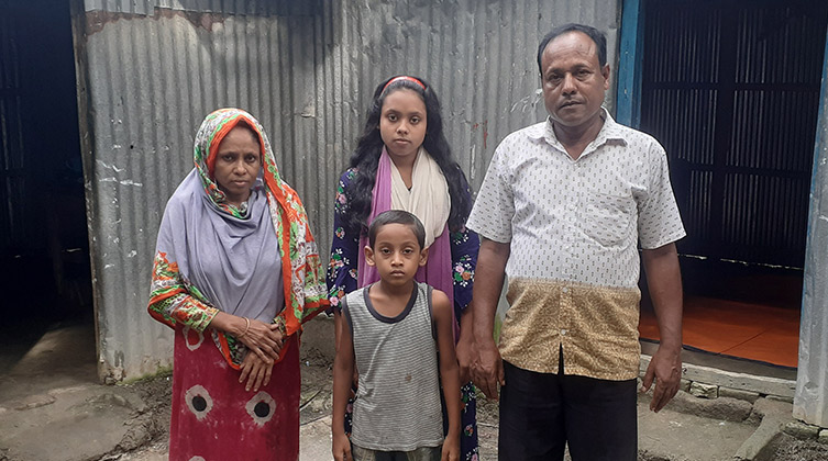 Pastor Nurul und seine Familie haben ein neues Zuhause gefunden; doch der Schmerz über das Erlebte sitzt tief.