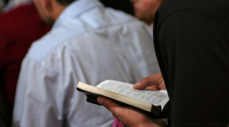 Symbolbild: Die meisten algerischen Christen sind ehemalige Muslime denen die Bibel und die Gemeinschaft mit anderen Christen sehr viel bedeutet