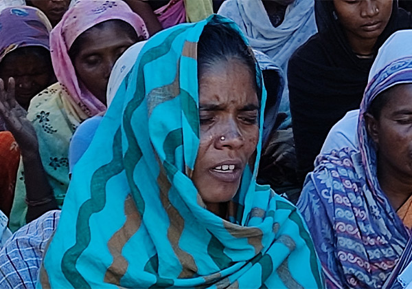 Indische Frauen trauern zusammen