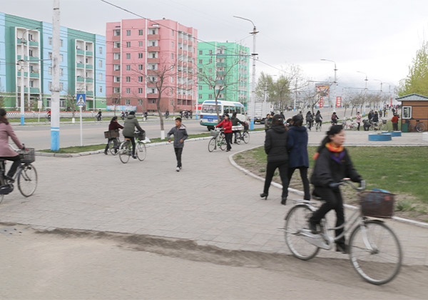 Große Straßen und nur wenige Autos: Alltag in der Hafenstadt Chongjin (Symbolbild)