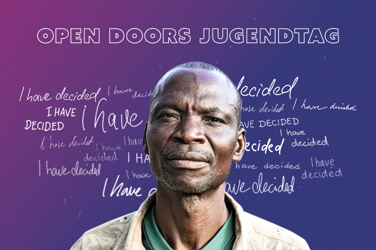 Ein Mann guckt entschlossen in die Kamera. Hinter ihm steht auf einem lilablauen Farbverlauf geschrieben: I have decided. Darüber der Titel Open Doors Jugendtag.