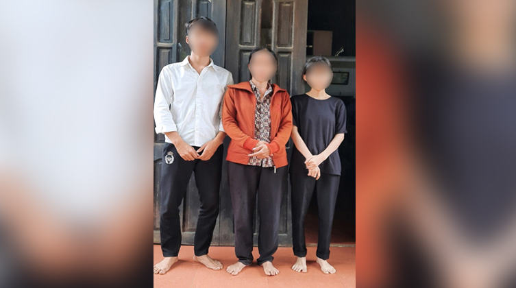Pastor Phucs Witwe und ihre beiden Söhne