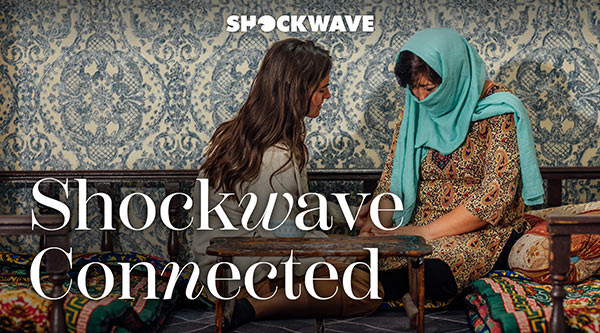 Shockwave Connected: zwei Frauen beten gemeinsam