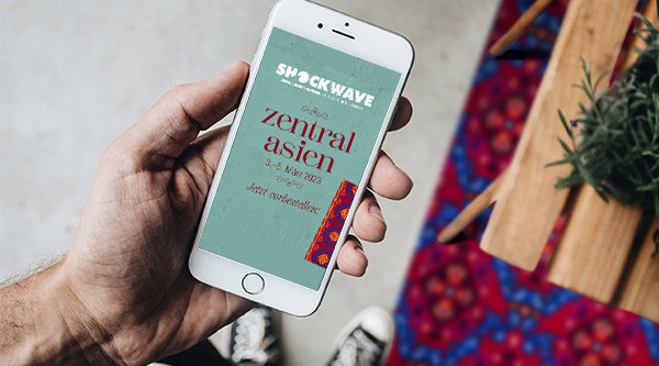 Smartphone mit Einladung zu Shockwave