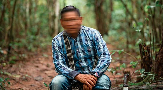 Porträt von einem Mann im Wald