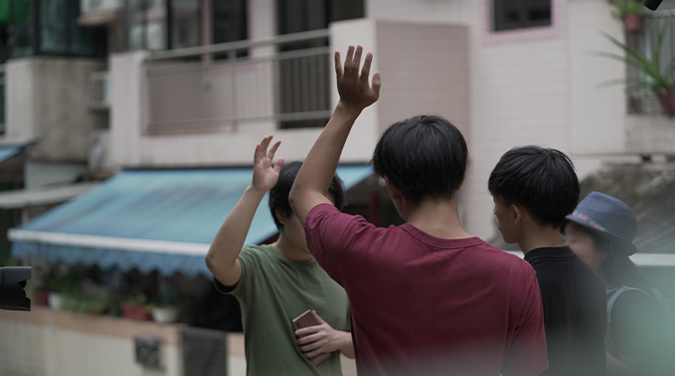 Junge Christen in China beten gemeinsam. 