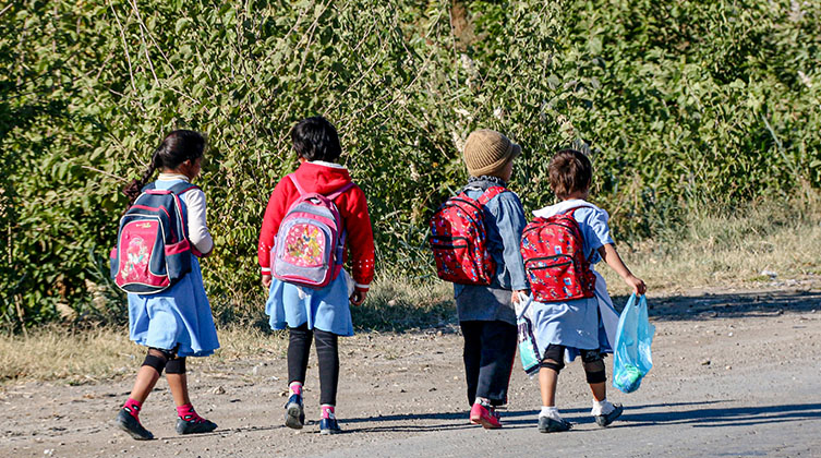 Schulkinder in Zentralasien