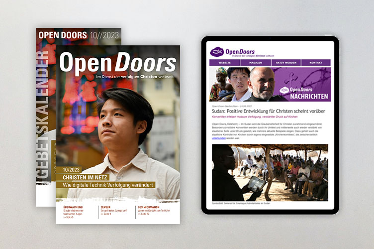 Cover des Monatsmagazins zeigt einen asiatischen Mann der nach oben blickt neben einem Tablet mit Open Doors Nachrichten.