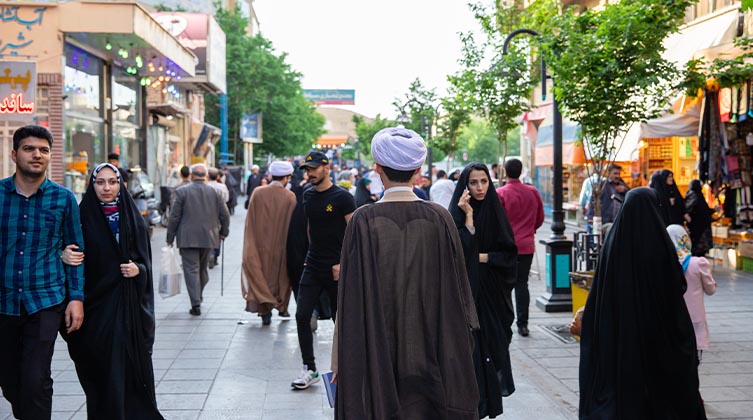 Menschen auf einer Straße 
