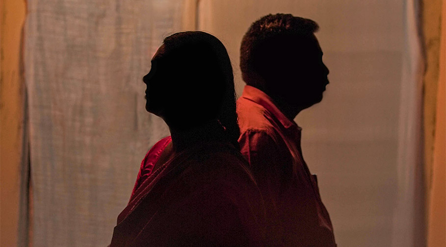 Silhouette von einem Mann und einer Frau