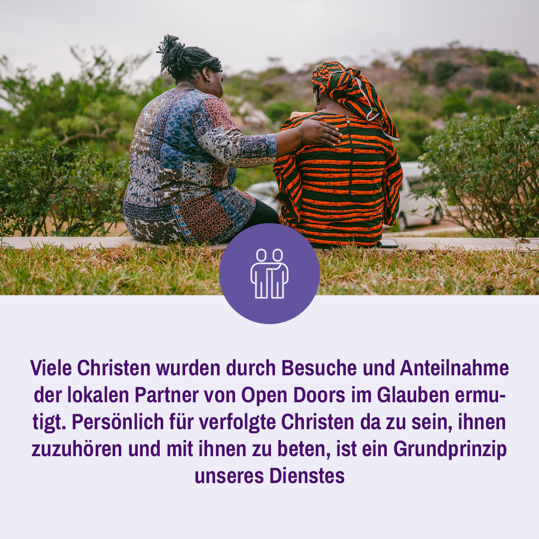Collage mit einem Foto von zwei Frauen und dem Schriftzug "Viele Christen wurden durch Besuche und Anteilnahme der lokalen Partner von Open Doors im Glaube ermutigt. Persönlich für verfolgte Christen da zu sein, ihnen zuzuhören und mit ihnen zu beten, ist ein Grundprinzip unseres Dienstes