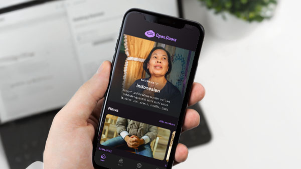 Ein Smartphone mit der Open Doors App