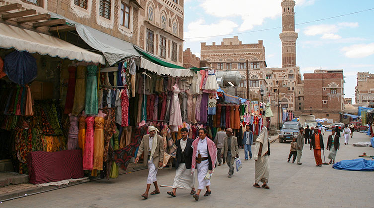 Geschäftiges Treiben auf einem Markt