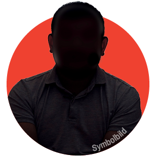 Kreisrundes und stark abgedunkeltes Portraitfoto eines Mannes auf rotem Hintergrund