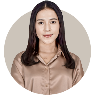 Sprecherinnenportrait auf grauem Hintergrund