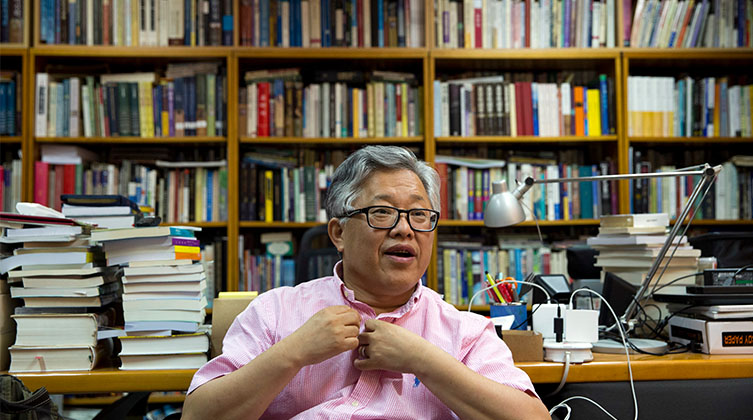 Auf diesem Foto aus dem Jahr 2018 ist Pastor Jin Mingri noch in seiner Gemeinde in Peking zu sehen