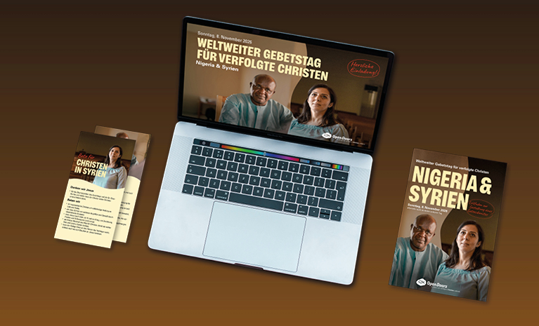 Produktübersicht des WWGT-Materials als Printprodukt und auf dem Display eines Laptops.