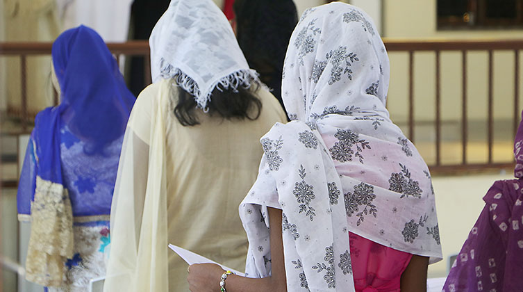 Singende Frauen in einem Gottesdienst