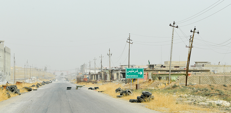 Straße nach Karamles in der Ninive-Ebene kurz nach der Befreiung vom IS