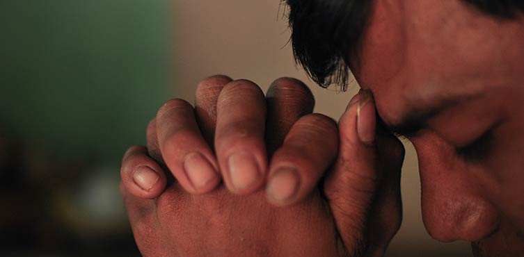 Christ aus Vietnam beim Gebet