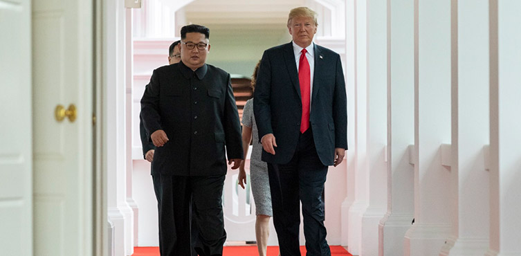 Kim Jong Un und Donald Trump beim Treffen im Singapur