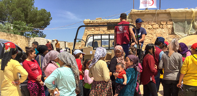 Christen in Afrin (Nordsyrien) verteilen Hilfsgüter – ein Bild aus dem Jahr 2018