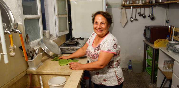 Dank der Unterstützung durch Open Doors kann diese Christin ihre Küche wieder benutzen