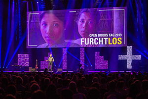 Markus Rode begrüßt die Teilnehmer des Open Doors Tages der unter dem Motto Furchtlos stand