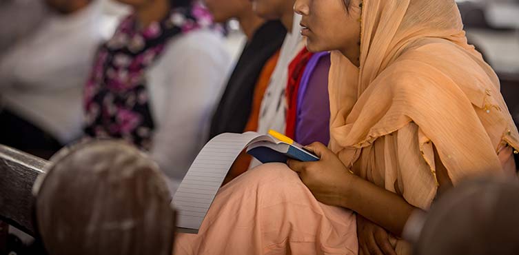 Junge indische Christen bei einem Seminar zum Umgang mit Verfolgung