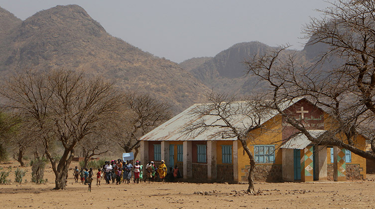 Kirche in den Nuba-Bergen wo Christen in der Vergangenheit immer wieder vor Bomben der sudanesischen Armee fliehen mussten