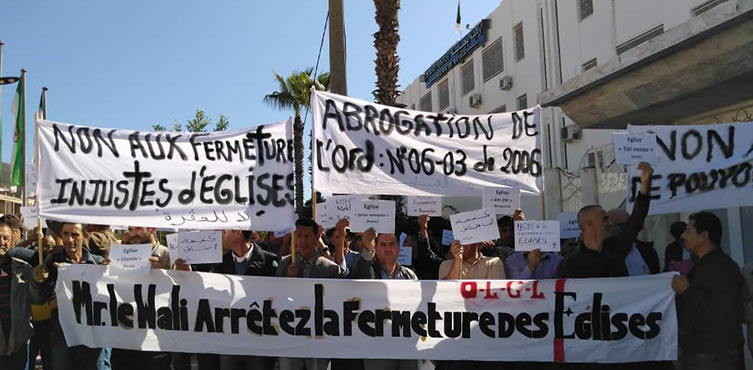 Christen in Algerien protestieren gegen die Schließungen mehrerer Kirchen