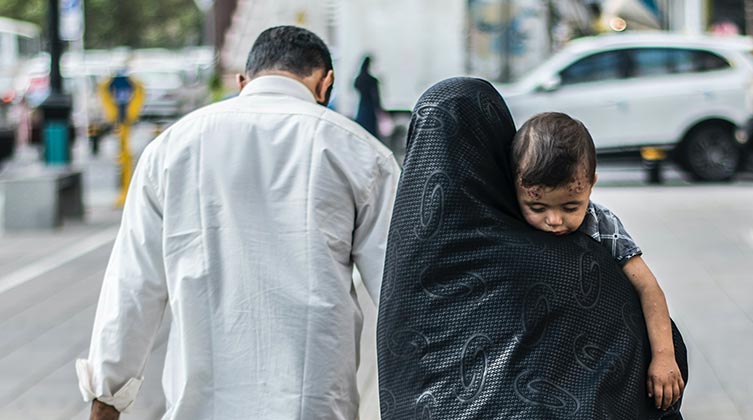 Symbolbild: Nach seiner Flucht aus Saudi-Arabien kann Adam jetzt ein neues Leben mit seiner Familie beginnen (©Unsplash)