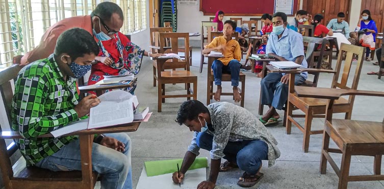 Ein "Fest-stehen-im-Sturm"-Seminar in Bangladesch