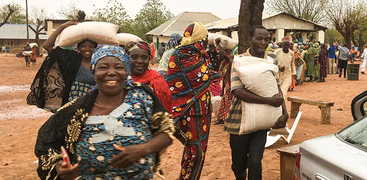 Christen in Nigeria erhalten Nothilfe mit Lebensmitteln 