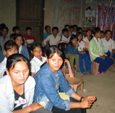 Frauen aus Vietnam beim Alphabetisierungskurs