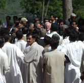 Bruder Andrew bei der Eröffnung eines Krankenhauses in Pakistan