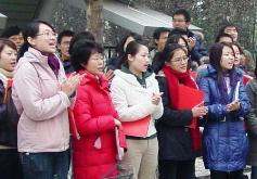 China: Mitglieder der Shouwang-Hausgemeinde beim Gottesdienst in einem Park